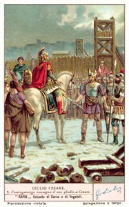 Vercingetorix overga sverdet sitt til Julius Caesar etter beleiringen av Alesia, 52 f.Kr. (chromolitho) av European School