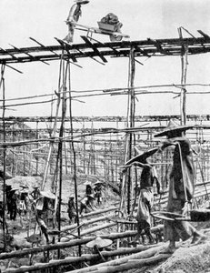 Primitive metoder i verdens rikeste tinndistrikt, Taiping, Kina, 1936. av Ewing Galloway