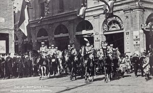 Album "Duce": Benito Mussolini på hesteryggen paraderer gjennom gatene i Ferrara (s/hv-bilde) av F. Caponetti