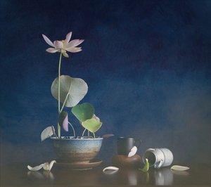 Fredelig lotus-stilleben av Fangping Zhou