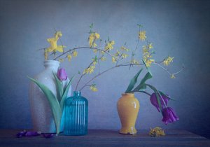 Vårvaser og blomster av Fangping Zhou