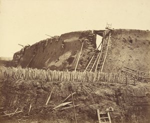 Utsiden av Taku North Fort umiddelbart etter at den ble fanget av Storm av Felice Beato
