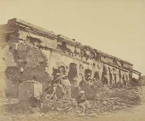 Generalmajor Sir Hugh Massy Wheelers Entrenchment ved Cawnpore av Felice Beato