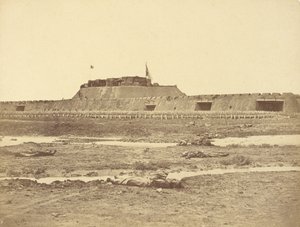 Baksiden av North Fort etter fangsten, viser tilbaketrekningen til den kinesiske hæren av Felice Beato