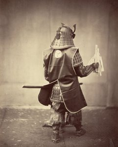 Samuraidrakt - sett bakfra av Felice Beato