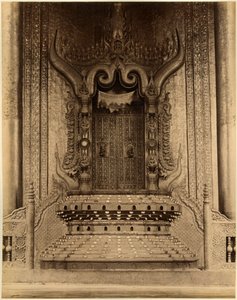 The-ha-thana eller løvenes trone i Myei-nan eller Main Audience Hall i palasset i Mandalay, Burma, sent på 1800-tallet (albumintrykk) av Felice Beato