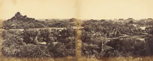Utsikt over det keiserlige vinterpalasset, Pekin, viser den kunstige høyden, 29. oktober 1860, 1860. av Felice Beato