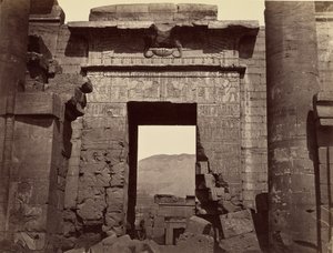 Detaljer av inngangsporten til tempelet, Medinet Habu av Félix Bonfils