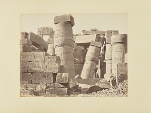 Karnak. Ruinene av hypostylsalen, sett innenfra, Egypt av Félix Bonfils