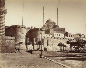 Bab el-Azab-porten til citadellet, med Moskeen til Muhammad Ali i bakgrunnen, i Kairo, Egypt av Félix Bonfils