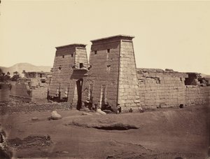 Oversikt over Ramses IIIs tempel, Karnak, Theben av Félix Bonfils