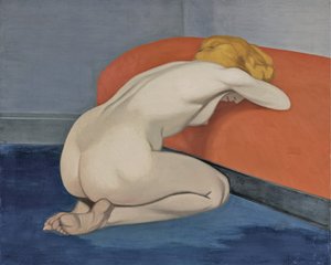 Naken kvinne kneler foran en rød sofa, 1915