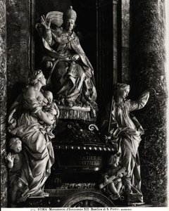 Monument til pave Innocentius XII (1615-1700) (marmor) (s/hvitt-bilde) av Filippo Della Valle