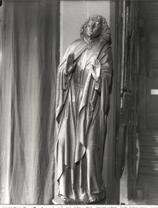 St. John på Golgata (tre) av Flemish School