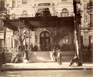 Inngang til Hotel Shepheard i Kairo av Félix Bonfils