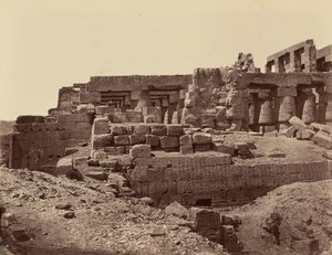 Ruinene av den tredje pylonen i tempelet (sørøst) venstre del (Karnak) Theben av Félix Bonfils