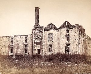 Johannesbasilikaen, forvandlet til en moské i 1330, i Efesos, Tyrkia av Félix Bonfils