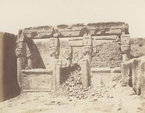 Dendera Tentyris, Temple of Athor - Sanctuary plassert i den sørvestlige vinkelen..., 1851-52, trykt 1853-54. av Félix Teynard