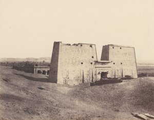 Edfu Apollonopolis Magna, General View of the Temple, 1851-52, trykt 1853-54. av Félix Teynard