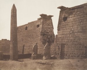 Luxor Theben, tidligere konstruksjon - Colossi Pylon and Obelisk, 1851-52. av Félix Teynard
