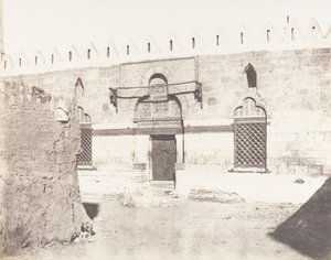 Souâdj, Mouràd-Beys grav - Inngang til moskeen, 1851-52, trykt 1853-54. av Félix Teynard