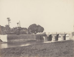 Syout, Bro over Canal Grande, 1851-52, trykt 1853-54. av Félix Teynard