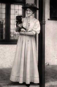Zena Dare 1887-1975, engelsk skuespillerinne, tidlig på 1900-tallet. av Foulsham and Banfield