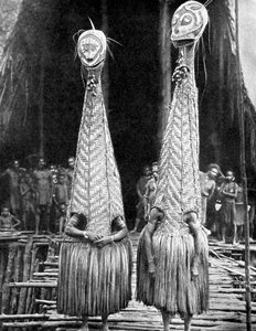 Goblinmasker og visirer båret som skjønnhetshjelpemidler, Papua, New Guinea, 1936. av Fox Photos