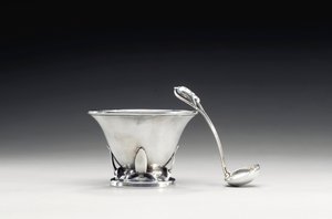 Skål og skje, ca. 1910 (sølv) av Frances MacBeth Glessner