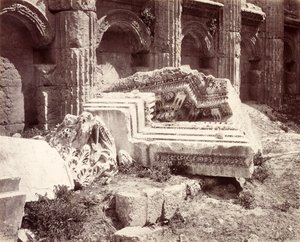 Skulpturerte levninger i Jupiters tempel, Baalbek av Francis Bedford