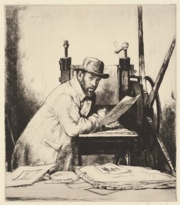 Portrett av Muirhead Bone lener seg på en etsepresse av Francis Dodd