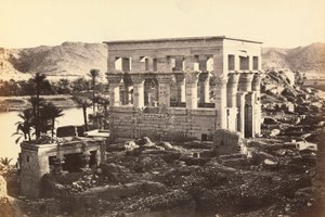 "Egypt og Palestina": Paviljongen til Trajan i det monumentale komplekset Philae, øya Agilkia, omegn av Assuan, Egypt av Francis Frith