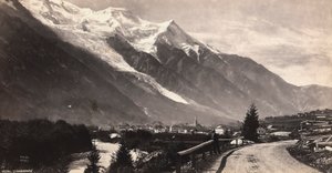 Panoramautsikt over Chamonix-Mont Blanc, i Frankrike av Francis Frith