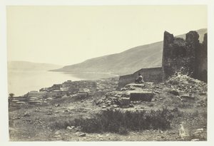 Byen og innsjøen Tiberias, fra nord, 1857. av Francis Frith