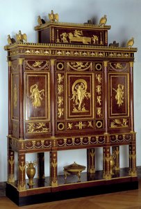 Møbler: Smykkeskap av Impress Josephine de Beauharnais (Marie-Joseph-Rose de Tascher de la Pagerie) (1763-1814) laget av tre, gylden bronse av Francois Jacob-Desmalter (1770-1841) 1809 Paris, Musée du Louvre