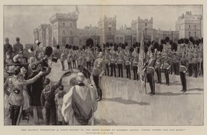 Hennes Majestet presenterer en statsfarge til de skotske vaktene på Windsor Castle, Three Cheers for the Queen