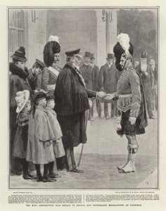 Kongen deler ut krigsmedaljer til Argyll og Sutherland Highlanders på Balmoral
