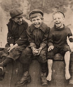Tre glade gutter, 1889