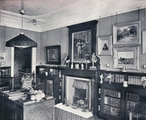 Library of Captain Harvey, Hampstead, c1903 av Frank William Brookman