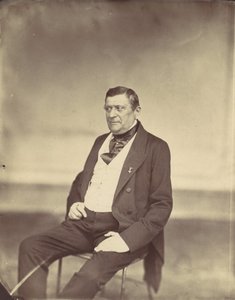 [Sittende mann i hvit vest og mørk frakk], 1850-60-tallet. av Franz Antoine