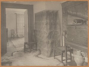 Kelmscott Manor: Passasje til panelert rom