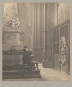 [Westminster Abbey: Nordre tverrskip, østre midtgang, De Veres og Franklins grav] av Frederick H. Evans