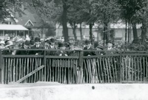 Kongen av Italia, Victor Emmanuel III, besøkte London Zoo i 1924 av Frederick William Bond