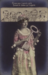 En ung kvinne som holder en stor nøkkel og peker på flere menn som hun vil velge en ektemann fra (tonet fotokollasje) av French Photographer