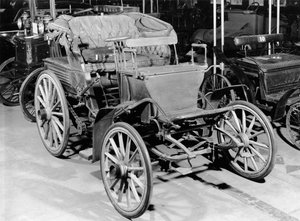 Benz bil, 1898 av French Photographer