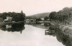 Bougival (Yvelines - 78 - Ile de France): bredden av Seinen sett fra gangbroen, på begynnelsen av 1900-tallet (s/hvitt foto) av French Photographer