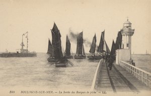 Boulogne-sur-Mer, forlater fiskebåtene (s/hvitt-bilde) av French Photographer