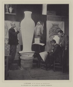 Utsmykningsverksted ved Sevres porselensfabrikk, Frankrike (s/hvitt-bilde) av French Photographer