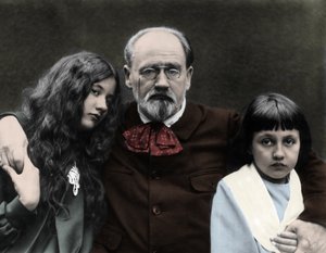 Émile Zola med døtrene sine, Denise og Jacques, i huset sitt i Verneuil-sur-Seine (bilde) av French Photographer