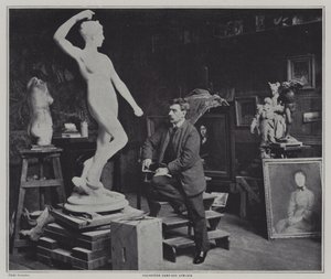 Den franske maleren og skulptøren Alexandre Falguiere i studioet hans (s/hv-bilde) av French Photographer